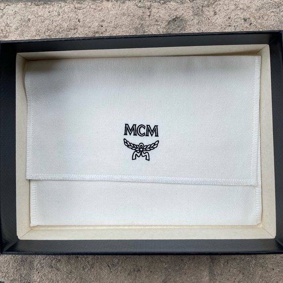 MCM womens card holder - Picture 4 of 5